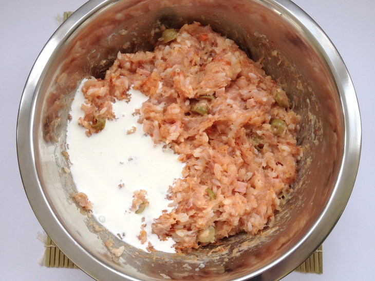 Куриные колбаски с ветчиной, оливками и рисом со свекольным релишем: шаг 5