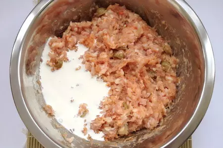 Куриные колбаски с ветчиной, оливками и рисом со свекольным релишем: шаг 5