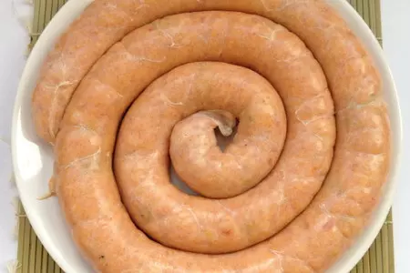 Куриные колбаски с ветчиной, оливками и рисом со свекольным релишем: шаг 6