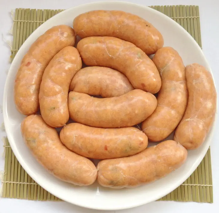 Куриные колбаски с ветчиной, оливками и рисом со свекольным релишем: шаг 7