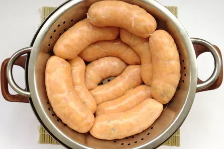 Куриные колбаски с ветчиной, оливками и рисом со свекольным релишем: шаг 8