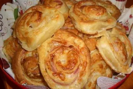 Закусочные завитушки с сырокопченным беконом и сыром: шаг 6