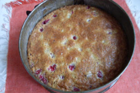 Пирог с вишнями и карамелизированной миндальной крошкой: шаг 4