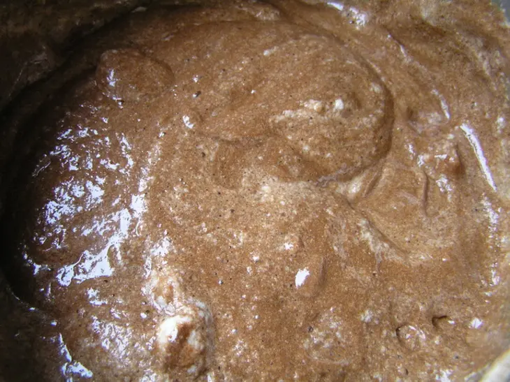 Шоколадный рулет с творожной начинкой и бананом: шаг 7