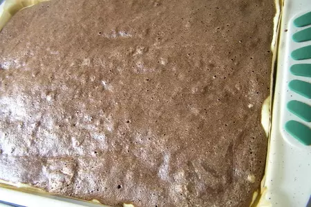 Шоколадный рулет с творожной начинкой и бананом: шаг 9