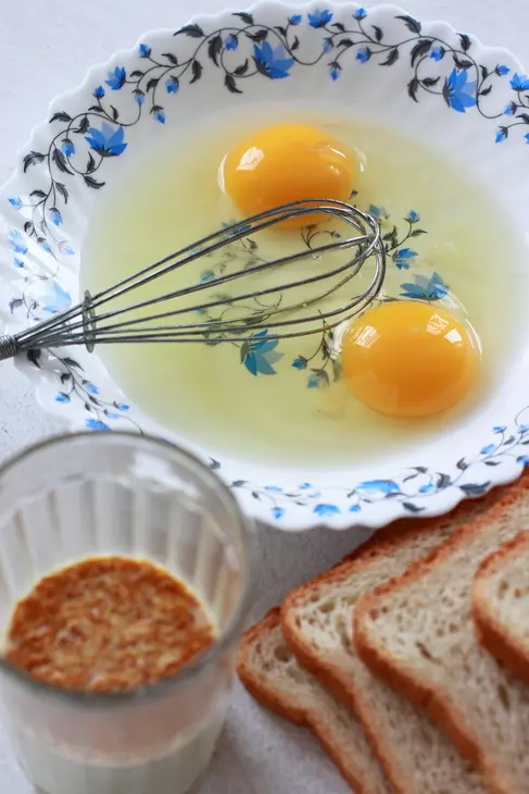 Французские тосты с творожным сыром и клюквенным соусом: шаг 1