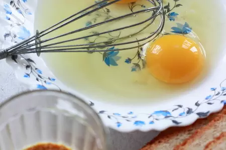 Французские тосты с творожным сыром и клюквенным соусом: шаг 1