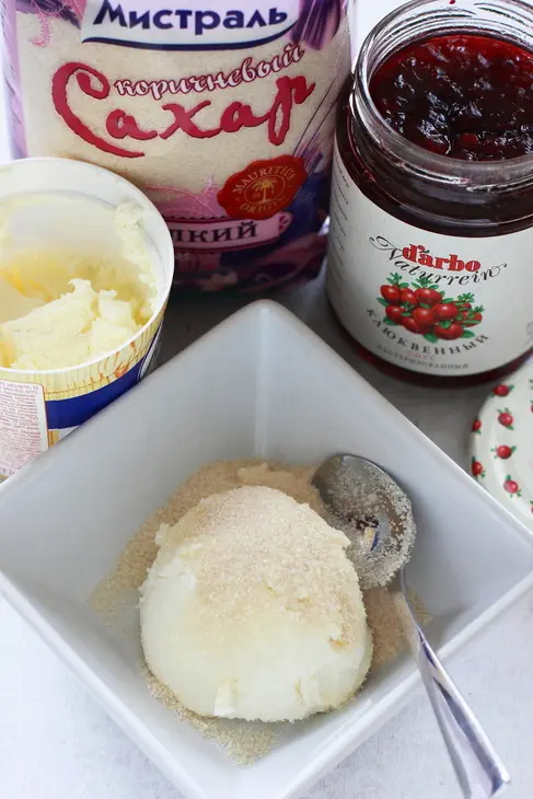 Французские тосты с творожным сыром и клюквенным соусом: шаг 3