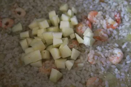 Яблочное ризотто с креветками: шаг 6