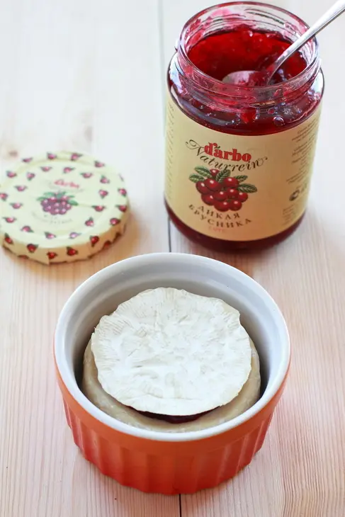 Паста с запеченным бри и брусничным соусом: шаг 3