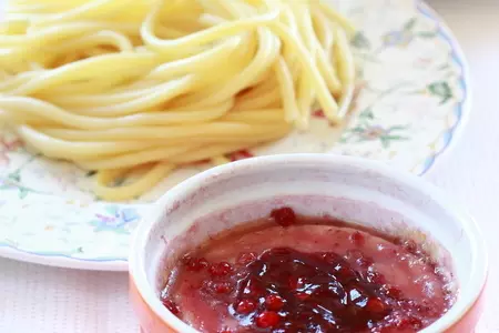 Паста с запеченным бри и брусничным соусом: шаг 4