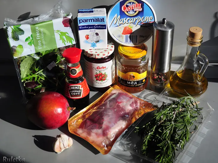 Тёплый салат с уткой, грилованным манго и кубиками ягодного желе: шаг 6