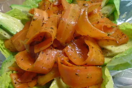 Тёплый салат из моркови, лосося и авокадо: шаг 7