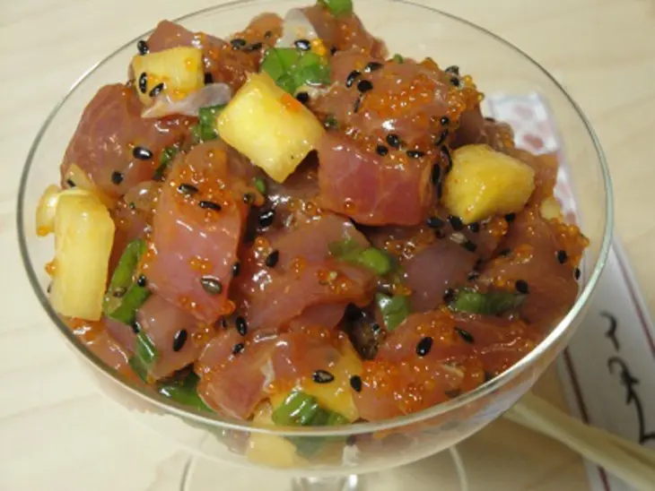 Желто-пёрый с икрой летучей рыбы и ананасом: шаг 8