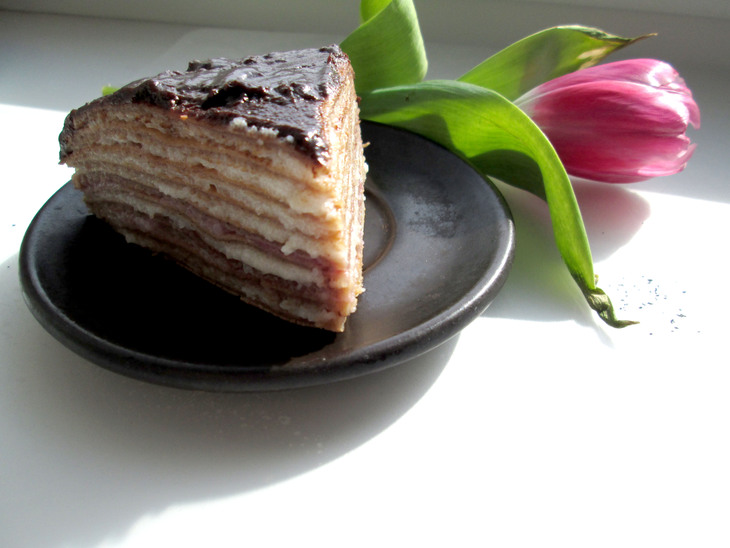 Блинный тортик "птичье молоко" с вишнёвой ноткой в шоколадной глазури): шаг 3