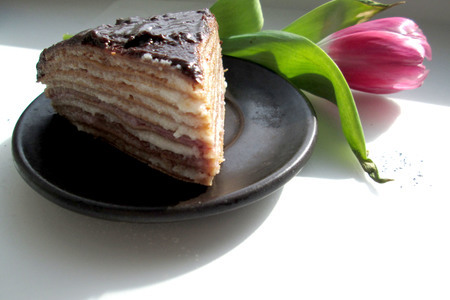 Блинный тортик "птичье молоко" с вишнёвой ноткой в шоколадной глазури): шаг 3