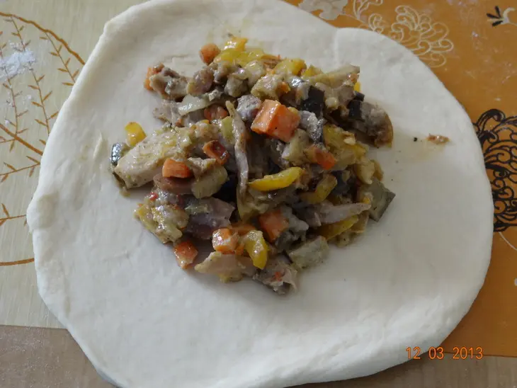 «завёртыши» с начинкой из курицы с овощами: шаг 5