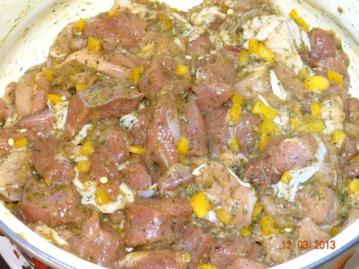 Рулет закусочный из курицы и индейки: шаг 1