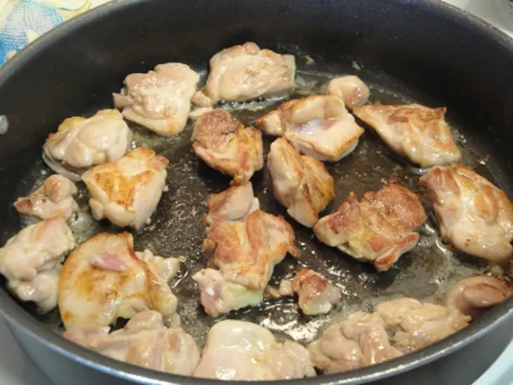 Курица с виски,пастой и грибами: шаг 4