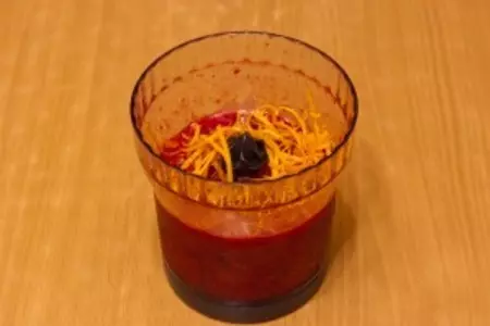 Мясо, запеченное в духовке с брусничным соусом «дарбо»: шаг 3