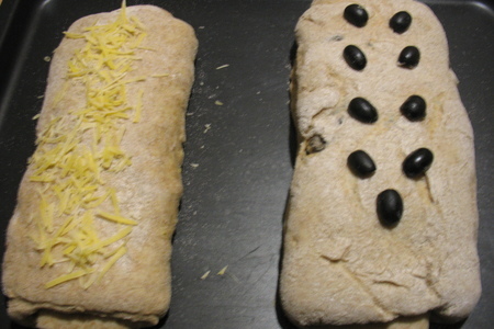 Хлеб с сыром и  маслинами по стопам чиабатты: шаг 6