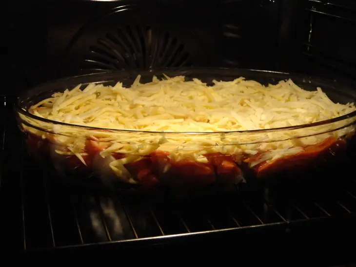 Конкильони со свининой запеченые под сыром: шаг 4