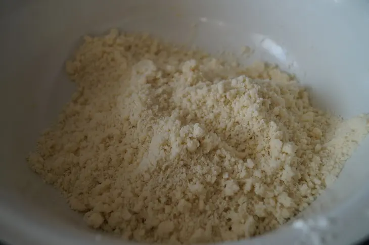 Творожный пирог с маковой начинкой и песочной основой: шаг 1