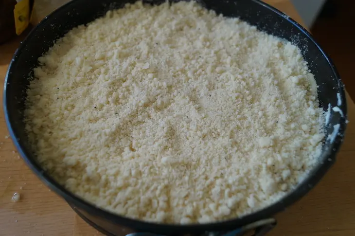 Творожный пирог с маковой начинкой и песочной основой: шаг 11