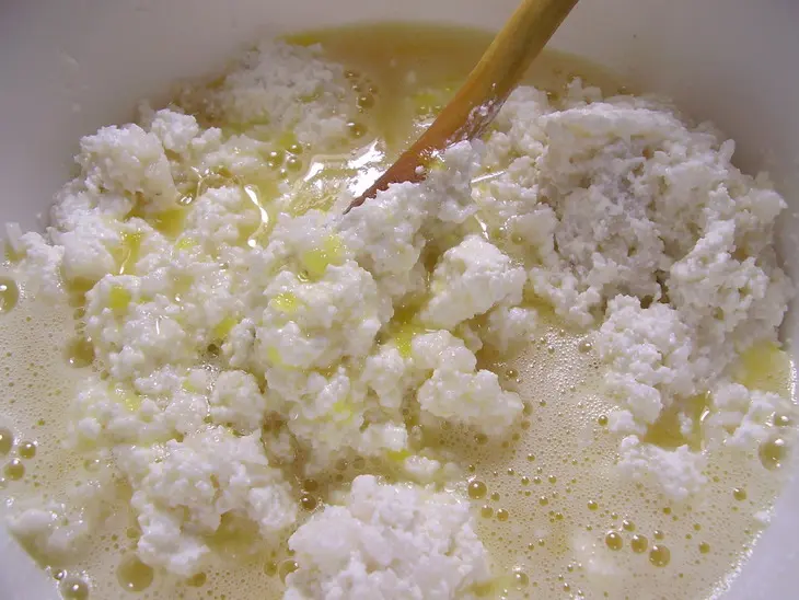 Творожная запеканка с рисом и изюмом: шаг 5