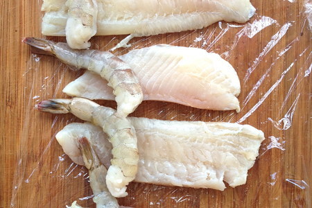Рыбные рулетики с креветкой со шпинатным рисом: шаг 6
