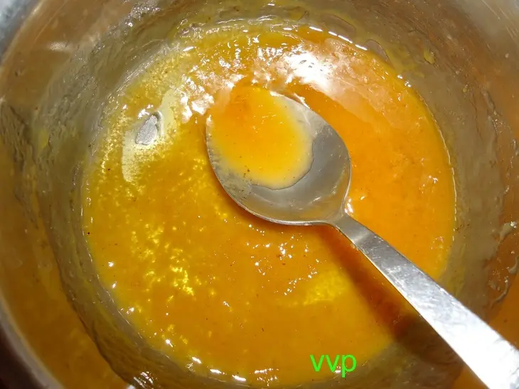 Медовые мадленки с шоколадной крошкой и орехами: шаг 1