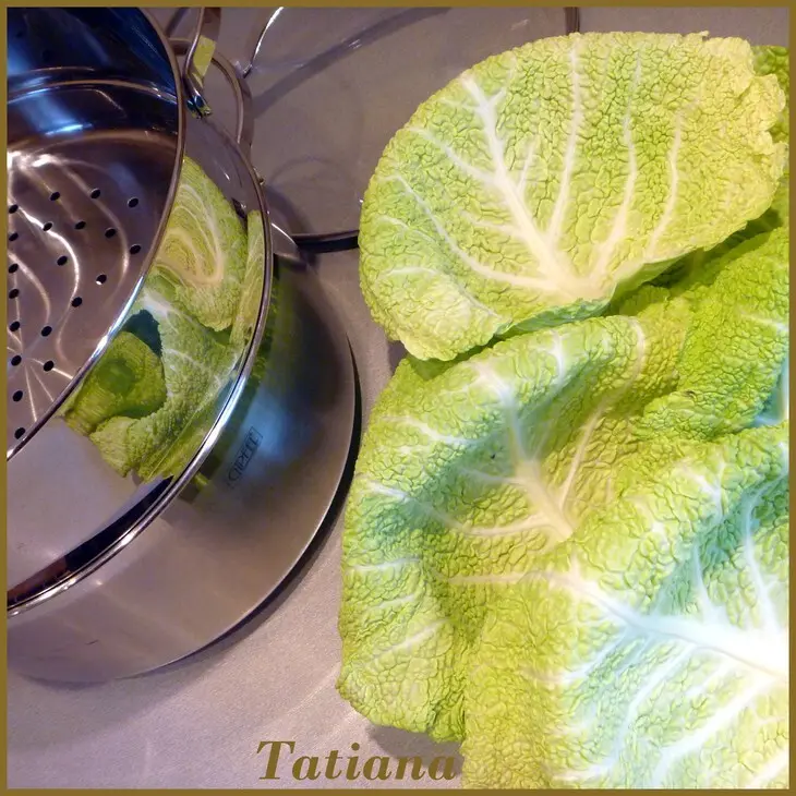 Рулет из сёмги с рисом и чечевицей в савойской капусте: шаг 4
