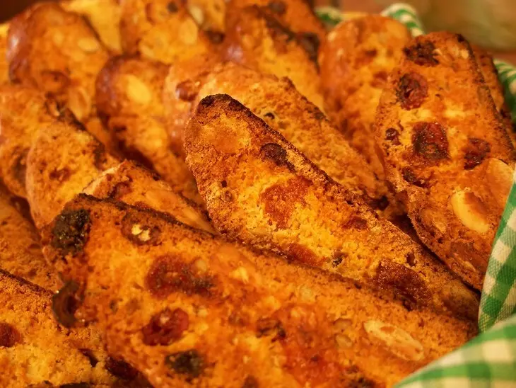 Лимонные бискотти с орехами, семечками и сухофруктами: шаг 4