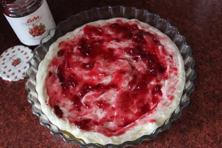 Пирог с индейкой, сыром бри и клюквенным соусом: шаг 6