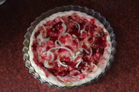 Пирог с индейкой, сыром бри и клюквенным соусом: шаг 7