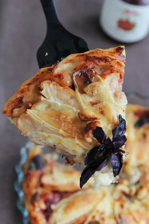 Пирог с индейкой, сыром бри и клюквенным соусом: шаг 11