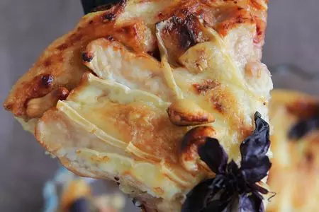Пирог с индейкой, сыром бри и клюквенным соусом: шаг 11