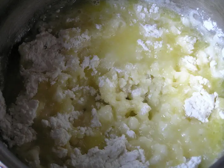 Картофельные эклеры с творожным сыром, рисом, овощами и зеленью: шаг 4