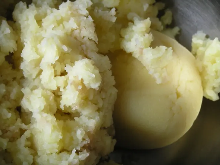Картофельные эклеры с творожным сыром, рисом, овощами и зеленью: шаг 6