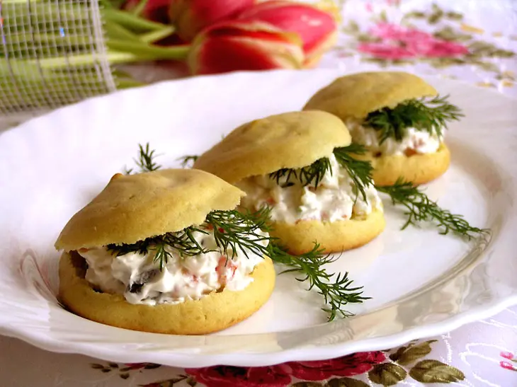 Картофельные эклеры с творожным сыром, рисом, овощами и зеленью: шаг 22