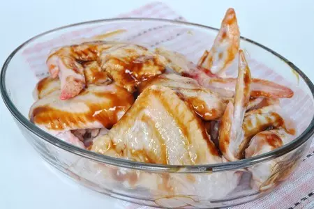 Куриные крылья  глазированные под  соусом дикая брусника d"arbo.: шаг 3