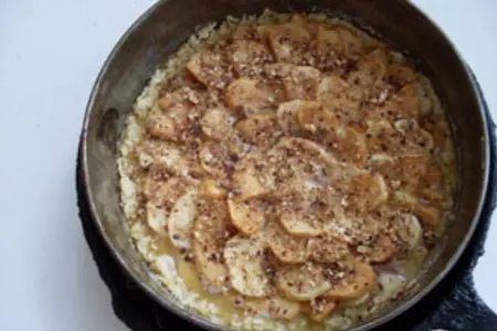 Яблочный пирог с медовой заливкой: шаг 5