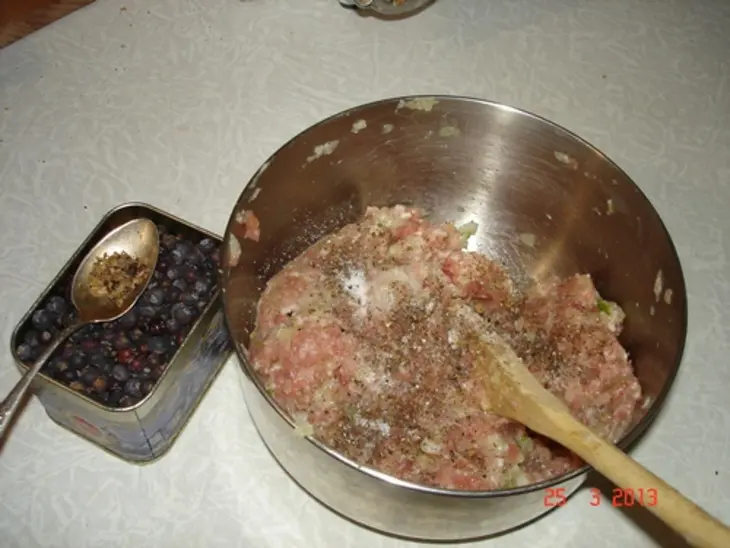 Беляши с брусничным соусом.: шаг 3