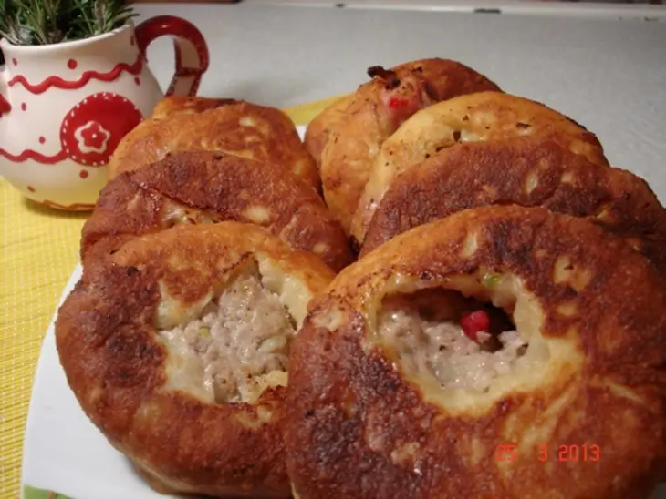 Беляши с брусничным соусом.: шаг 8