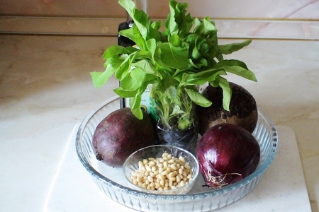 Салат из свеклы с маринованным луком: шаг 1