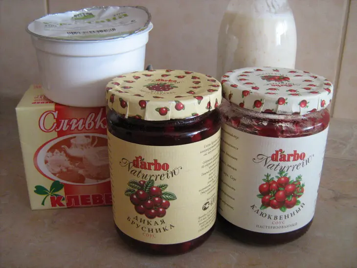 Оладушки с бруснично-клюквенным соусом  darbo: шаг 1