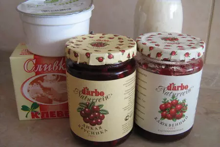 Оладушки с бруснично-клюквенным соусом  darbo: шаг 1