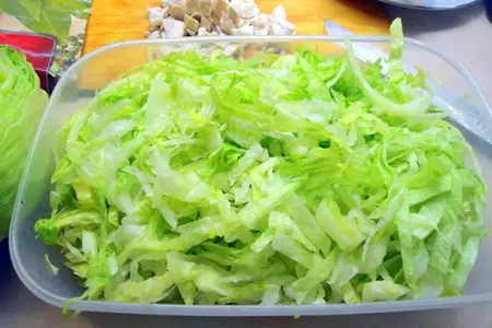 Салат с ананасом и курицей.: шаг 1