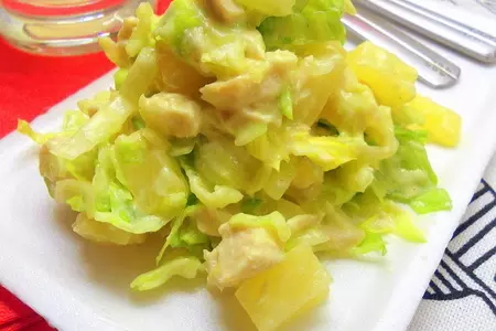 Салат с ананасом и курицей.: шаг 4