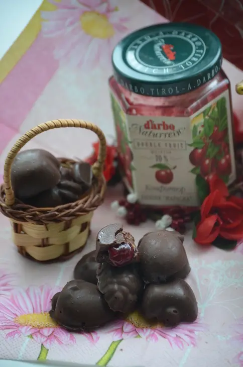 Шоколадные конфеты с конфитюром: шаг 3